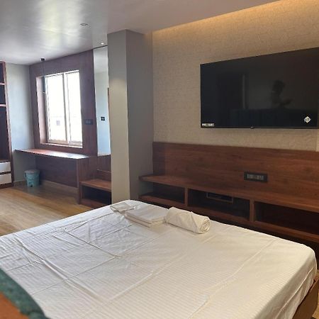 V Hotel Brahmapur Ngoại thất bức ảnh